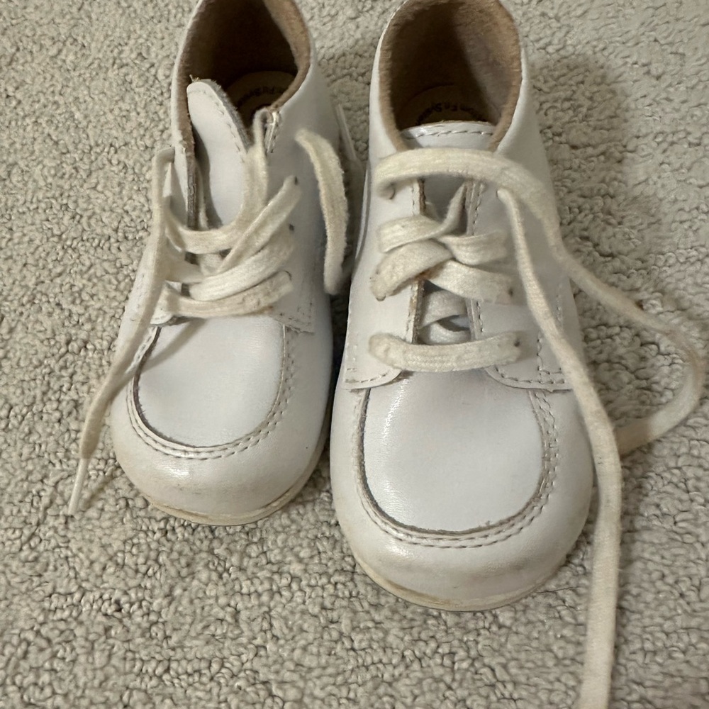FootMates White Baby Walker Shoes